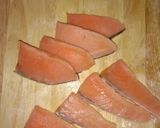 รูปขั้นตอนการทำที่ 2 ของ ซูชิแซลมอนย่าง (Grilled Salmon Sushi)
