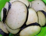 Foto del paso 1 de la receta: Pizza de berenjena, setas y queso