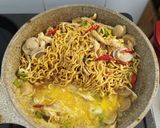 Foto langkah ke 4 dari resep Mie Goreng Ayam Baso.