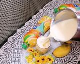 A picture of step 3 of Mango Milkshake.