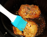 Foto del paso 4 de la receta: Pierna de pollo deshuesada al ajillo en Airfryer