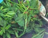 Foto langkah ke 2 dari resep Tumis Genjer Cumi Asin.