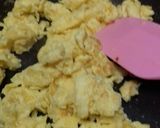 Foto langkah ke 2 dari resep Spicy Scrambled Egg.