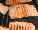 Foto del paso 2 de la receta: Salmón con salsa de espinacas y tomate cherry
