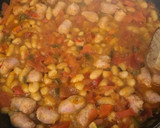 Foto del paso 5 de la receta: Alubias con longaniza de pavo y curry rojo