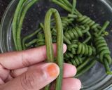 Foto langkah ke 2 dari resep Tumis kacang panjang saus tiram.