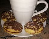 A picture of step 2 of Vanilla Sandwiched Chocolate Dripped Cookies.