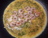 Foto del paso 13 de la receta: Tortilla descubierta de gambas