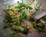 A picture of step 3 of Rava Upma.