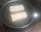 Foto del paso 5 de la receta: Flautas de pan de molde rellenas de salchichas, queso y bacon con puré de papas