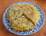 Foto del paso 6 de la receta: Tortilla con papas, espinaca, jamón, queso y cebolla