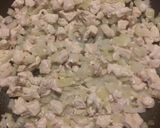Foto langkah ke 4 dari resep Chicken Mushroom Pizza.