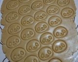 Foto langkah ke 5 dari resep Kue kering panda 2 rasa.