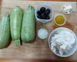 Foto del paso 1 de la receta: Calabacitas rellenas de requesón con aceitunas