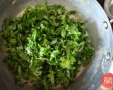 A picture of step 11 of Methi Matar Malai.