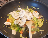 Foto del paso 2 de la receta: Pasta con salteado de verduras al wok