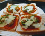 A picture of step 5 of Bread pizza 🍕.