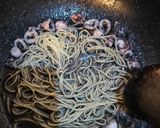 Foto langkah ke 3 dari resep Tumis Squid Ink Spaghetti.
