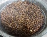 A picture of step 1 of Jhat Pat Kalay Chanay.