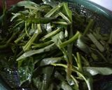 Foto langkah ke 2 dari resep Tumis kangkung saus Tiram.