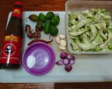 Foto langkah ke 1 dari resep Tumis Bunga Turi Cabe Gendot.