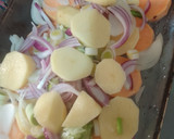 Foto del paso 2 de la receta: Chorizo bombón al horno🧅🥔🥔
