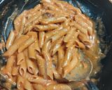 A picture of step 3 of Pink creamy pasta.