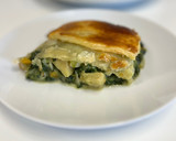 Foto del paso 6 de la receta: Hojaldre de espinacas con cebolla caramelizada, manzana y queso de cabra
