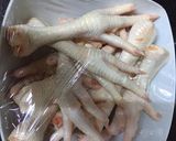 Hình bước làm 1 của món Chân gà ngâm sả tắc