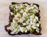 A picture of step 4 of Dates and almond chocolate bars.