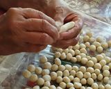A picture of step 3 of Tamilnadu tea time snack -- crispy crunchy baked uppu cheedai and thattai.