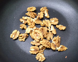 வால்நட் ஜவ்வரிசி கிச்சடி (Walnut javvarisi kichadi recipe in tamil) ரெசிபி ஸ்டேப் 2 புகைப்படம்