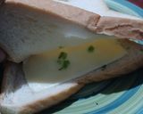 Foto langkah ke 5 dari resep Roti Panggang Keju Telur.
