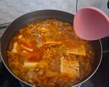Foto langkah ke 5 dari resep Kimchi Jjigae.