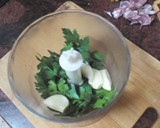 Foto del paso 1 de la receta: Gallo en salsa verde con papas cocidas y huevo duro