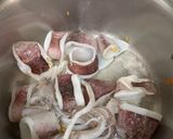 Hình bước làm 3 của món Canh Mực Nấu Mướp Húng Quế