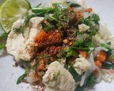 รูปขั้นตอนการทำที่ 3 ของ ก๋วยเตี๋ยวไก่เส้นบุกผักหวาน🍜