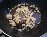 Foto del paso 2 de la receta Macarrones con tomate, longaniza y champiñones🍄