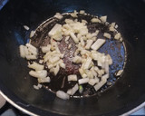 Foto del paso 2 de la receta: Macarrones con tomate, longaniza y champiñones🍄