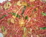 Foto langkah ke 4 dari resep Mie goreng Buah Naga Ayam Scalop.