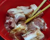Hình bước làm 1 của món Sườn non kho tiêu