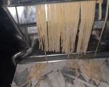 Foto del paso 7 de la receta: Fideos cabello de ángel caseros con salsa de espinacas