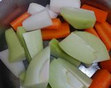 Hình bước làm 2 của món Su hào hầm xương