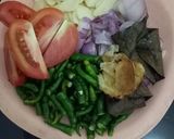 Foto langkah ke 2 dari resep Oseng Pindang Cabe Ijo.