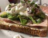 Foto del paso 5 de la receta: Tostada Saludable con Huevo Pochado