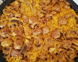 Foto del paso 6 de la receta: Arroz con costillas, albóndigas y champiñones