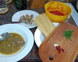 Foto del paso 1 de la receta: "Spaghettoni a le Vongoli" en mí versión Argentina/Siciliana