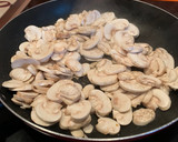 Foto del paso 2 de la receta: Lomos de merluza con calabacín y champiñones