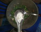 รูปขั้นตอนการทำที่ 8 ของ ผัดดอกหอมใส่ไข่