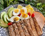 صورة لخطوة 3 من وصفة أفوكادو مع البيض والتركي وجبنة هافارتي🥑🥪🧀🍳